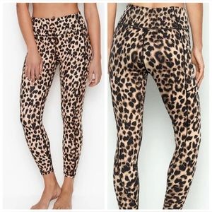 Victoria’s Secret Incredible Essential Legging